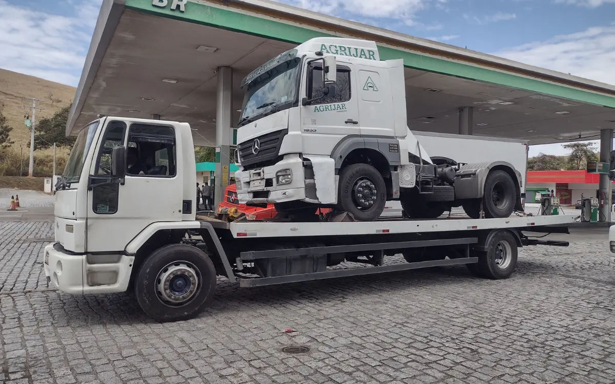 Guincho de caminhão pesado em Taubaté - Auto Express Reboque